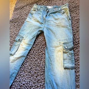 Burberry Boys Girls cargo pants. 8Y，great condition. No stains， no any damages